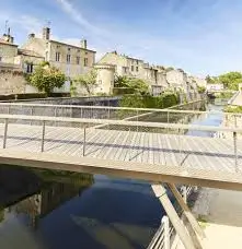 Baby sitting et garde d'enfants à domicile à Fontenay-le-Comte 85200, Ville d'Art et d'Histoire et ancienne capitale du Bas-Poitou