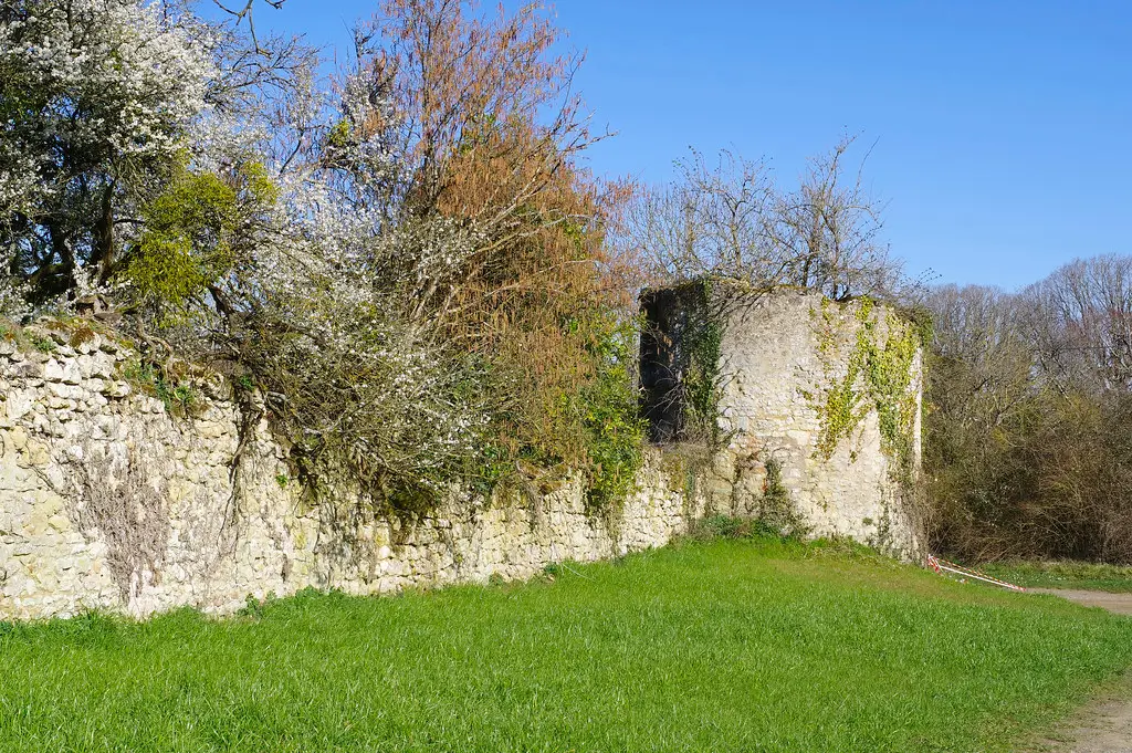 Neuillé-Pont-Pierre – village du nord Touraine