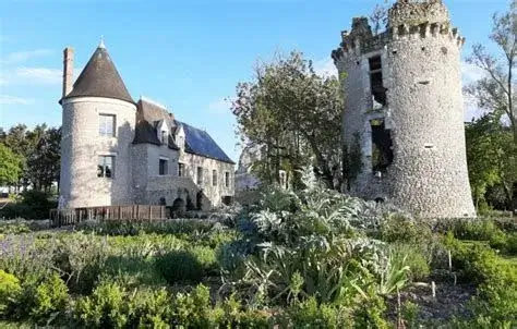 Vue de Tauxigny-Saint-Bauld, commune rurale de la vallée de l'Indrois en Indre-et-Loire